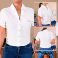 Blusa Casual con Frase Bordada y Manga Corta