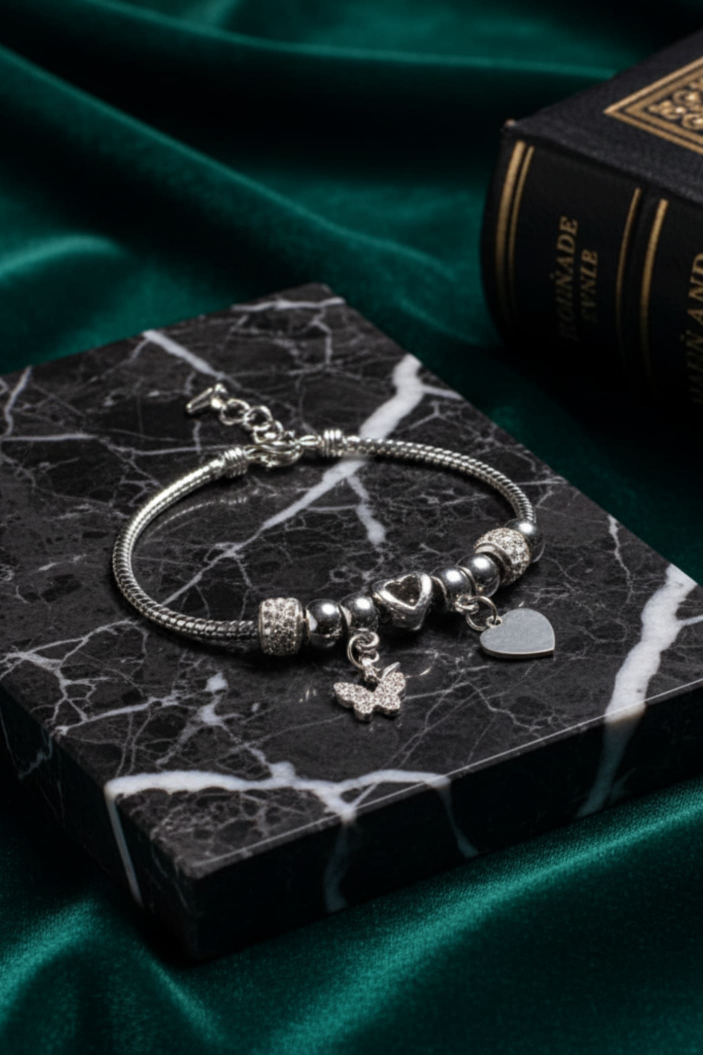 Pulsera de acero inoxidable con mariposa y corazones