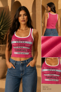 Blusa Crop Top Mujer en Tela Rib con Estampado Frontal y Diseño Urbano