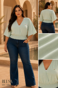 Blusa en Tela Palma con Escote Cruzado y Cintura Resortada
