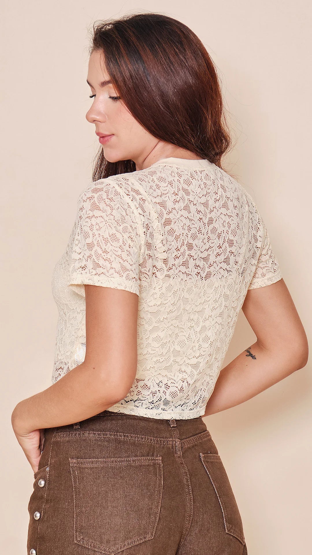 CREMA - blusa-basica-en-blonda-boho-y-cuello-en-tela-ser-crema