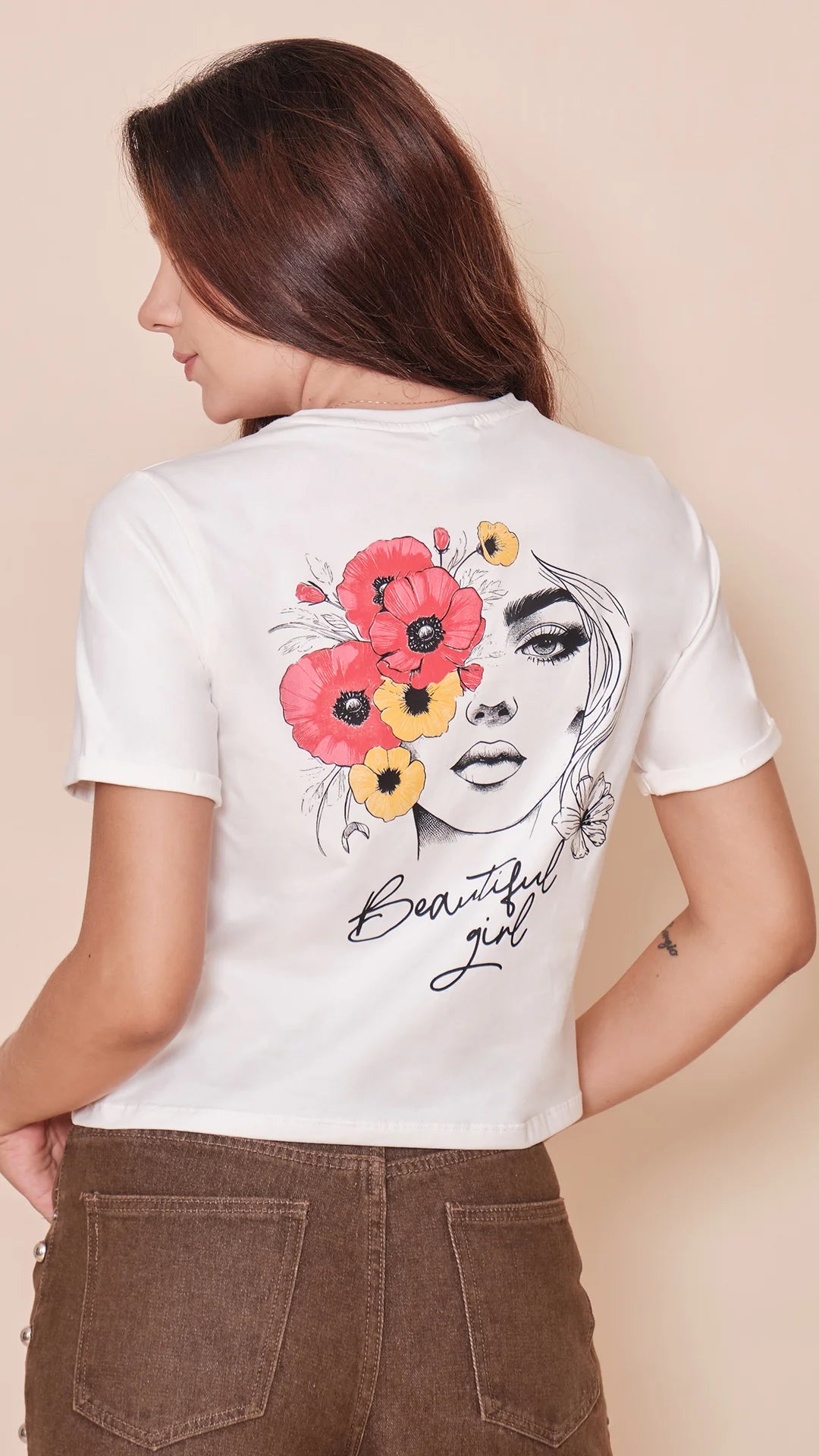 BEIGE - blusa-con-guardapolvo-contras-en-tapa-cuello-y-parche-estampado-beige