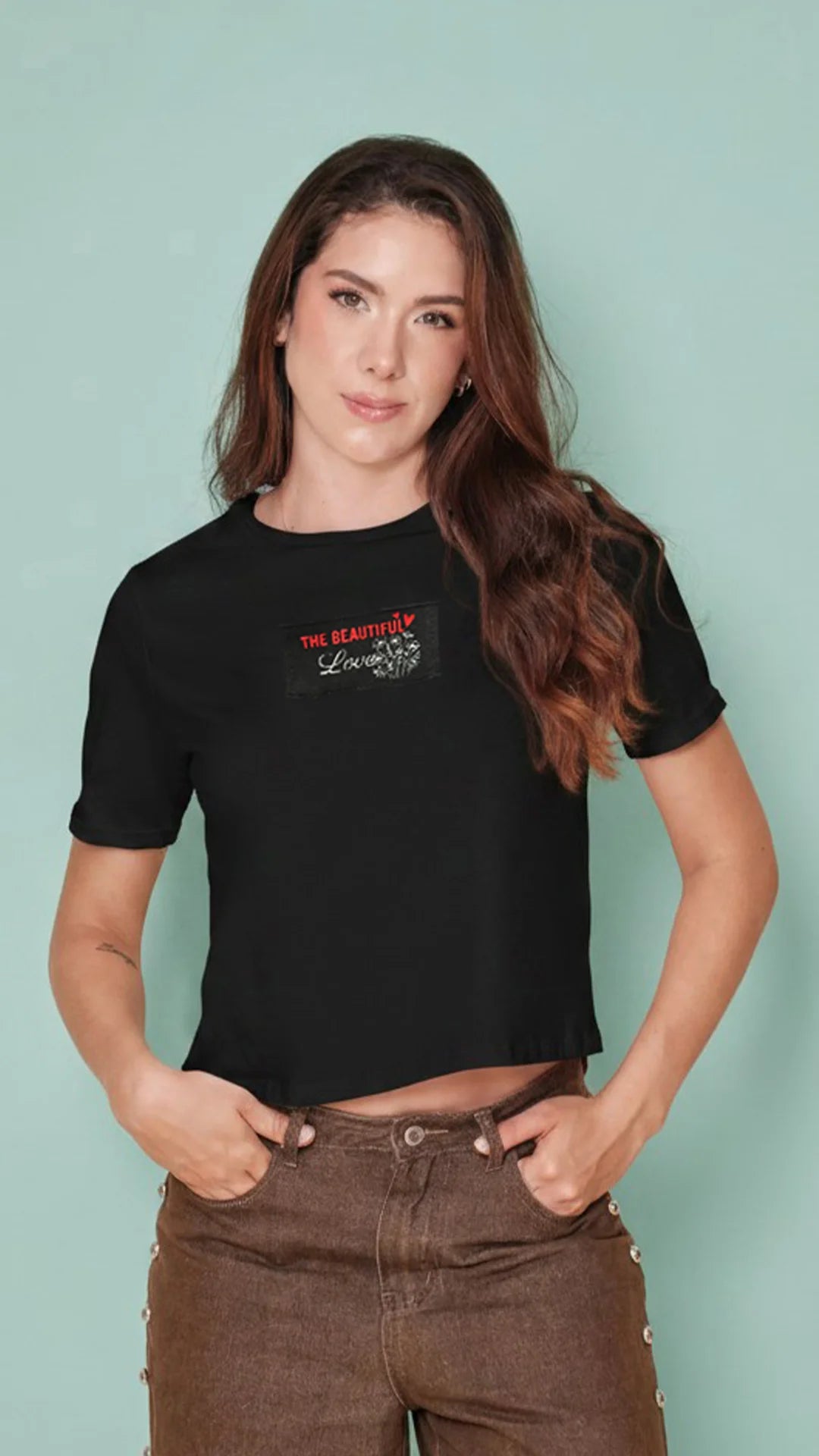 NEGRO - blusa-con-guardapolvo-contras-en-tapa-cuello-y-parche-estampado-negro