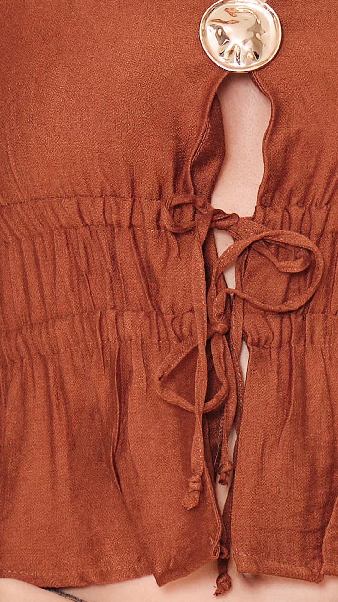 CHOCOLATE - blusa-corta-con-escote-profundo-y-frente-abierto-chocolate