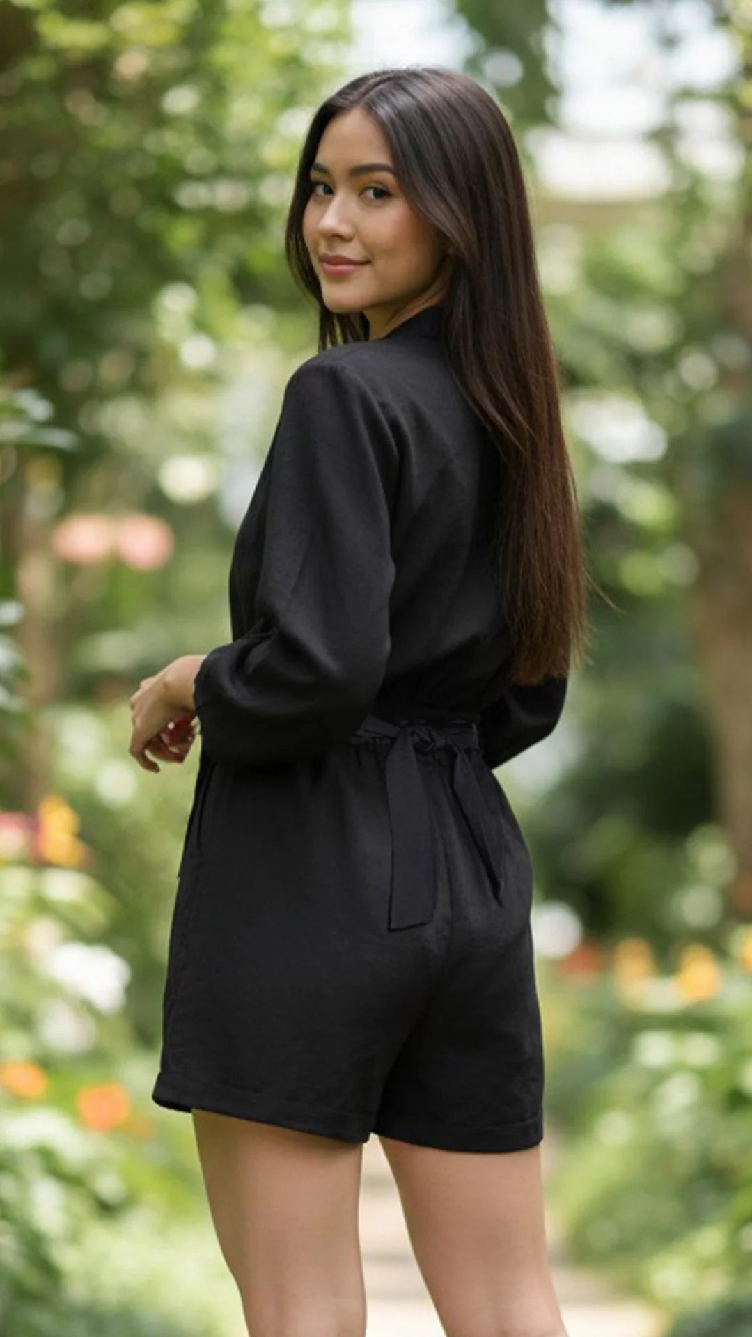 NEGRO - enterizo-blusa-escote-profundo-manga-larga-short-con-bolsillos-negro