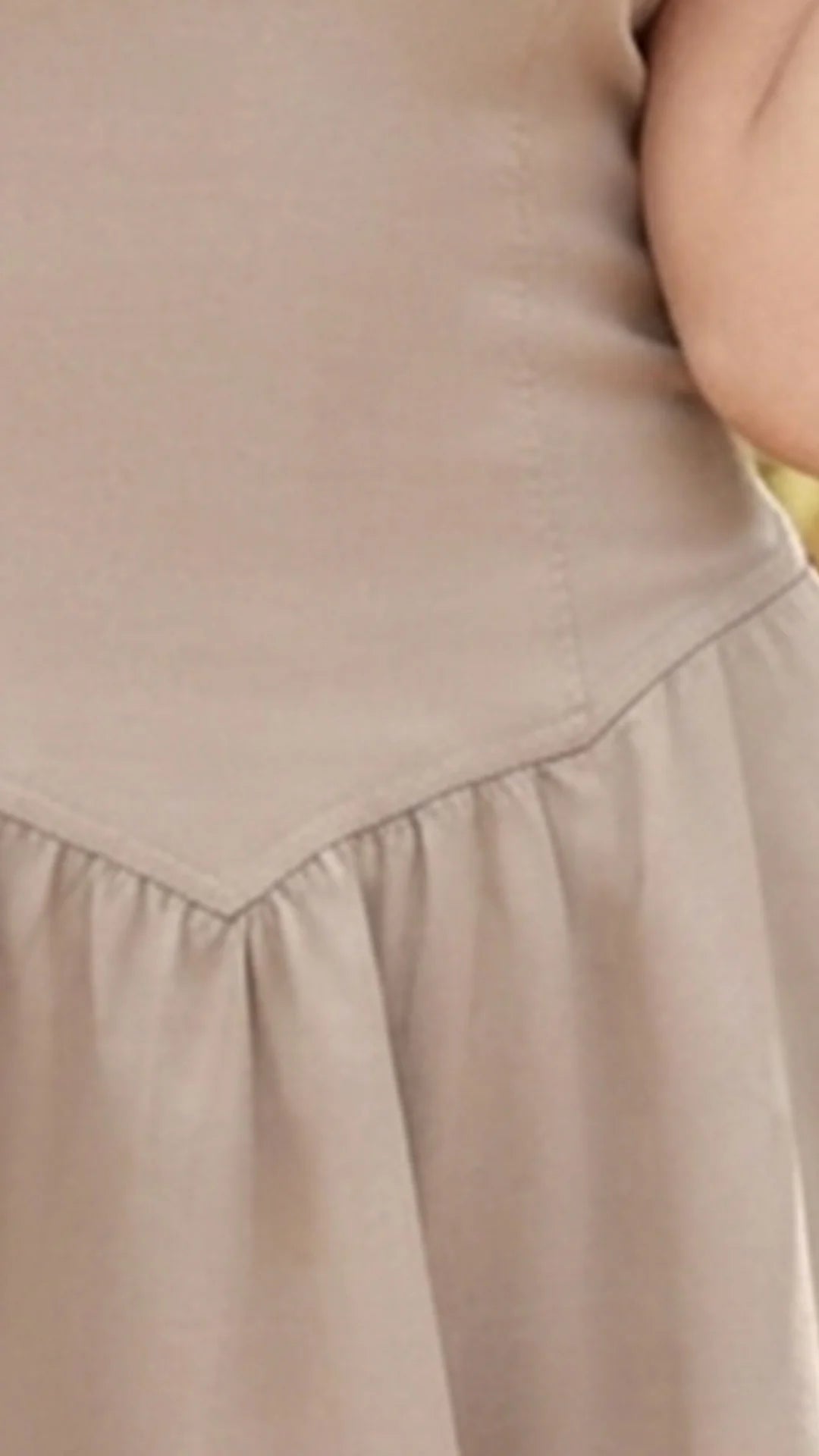 BEIGE - vestido-estraple-con-varillas-falda-campana-beige