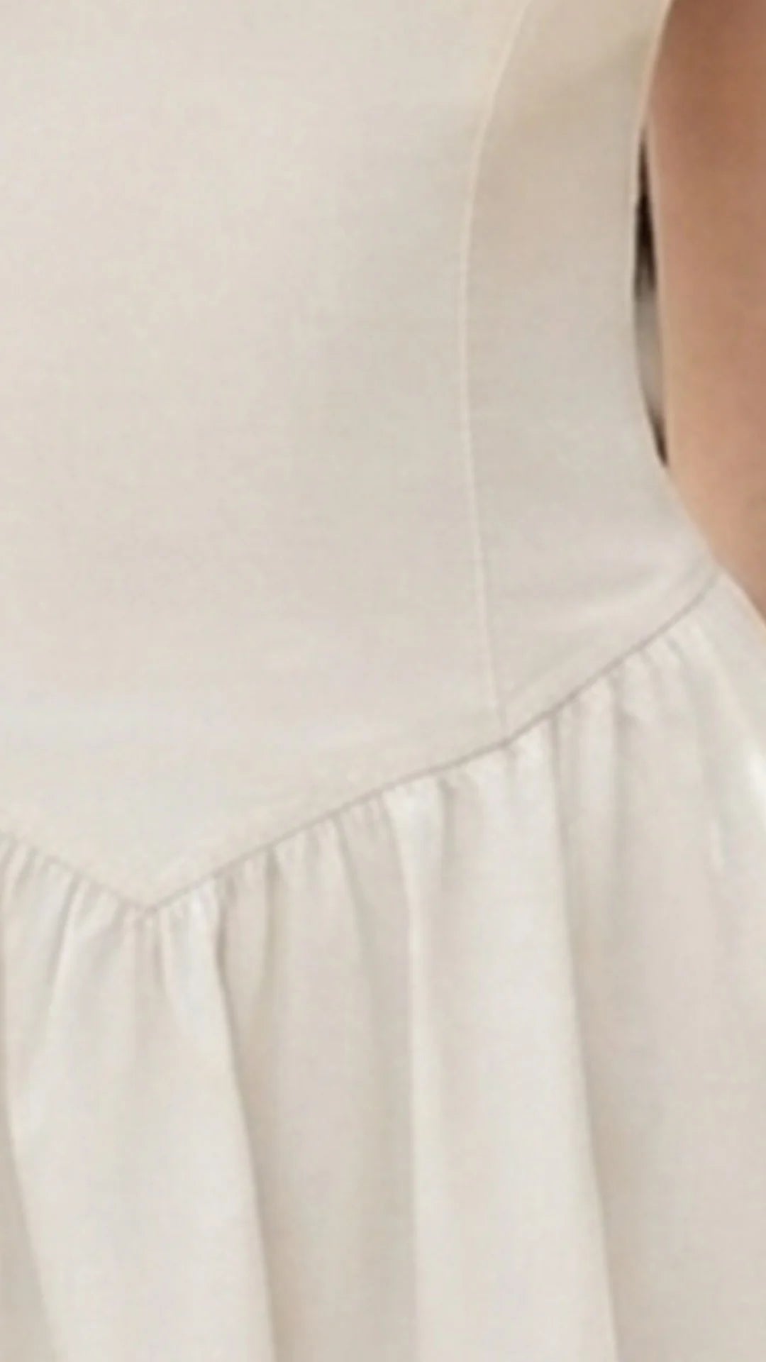 MARFIL - vestido-estraple-con-varillas-falda-campana-marfil