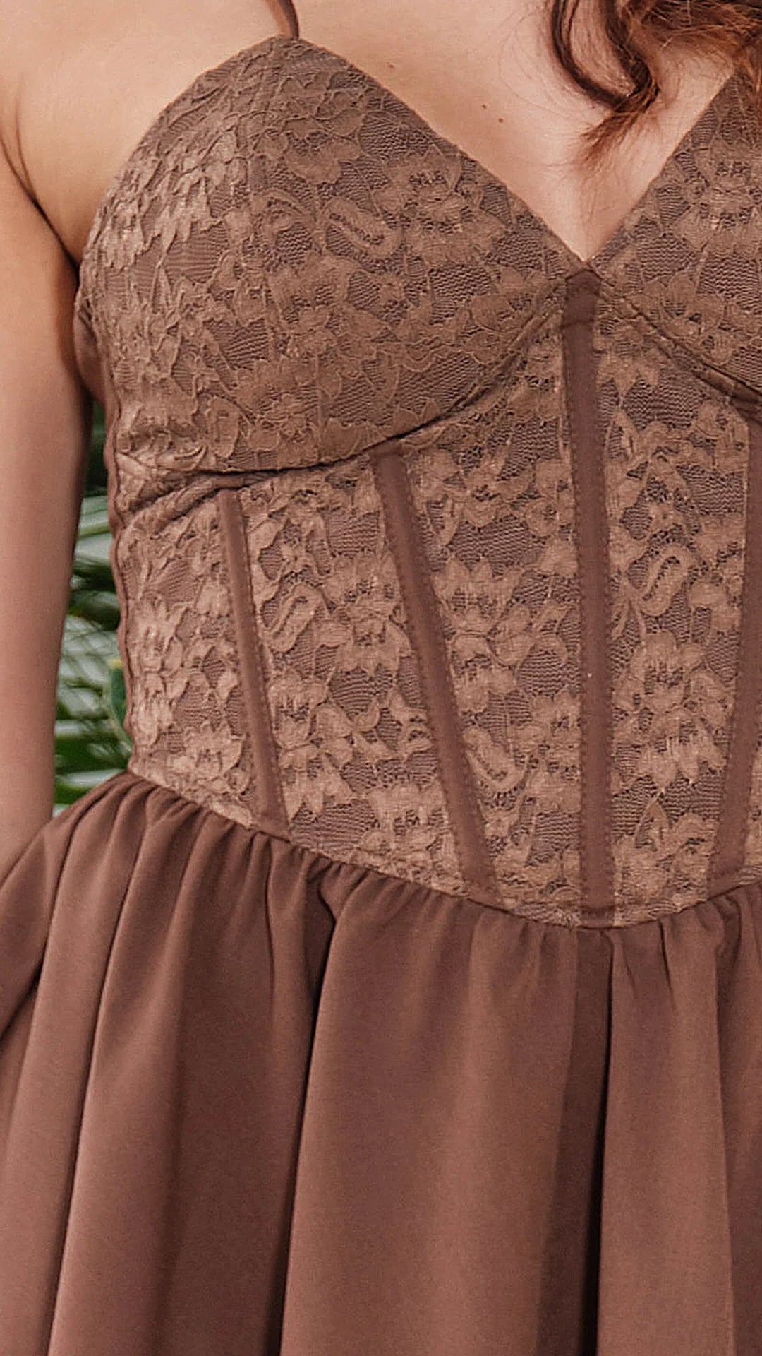CAFÉ - vestido-crop-top-de-tiras-con-copas-falda-corta-con-bolero-en-ruedo-cafe
