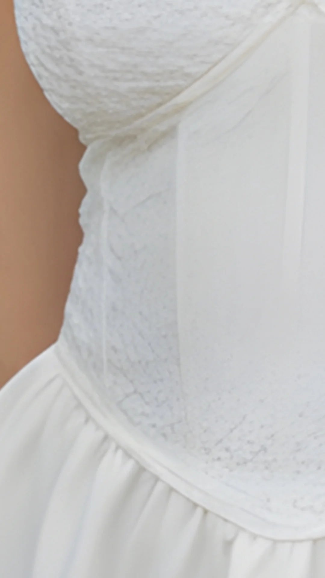 MARFIL - vestido-crop-top-de-tiras-con-copas-falda-corta-con-bolero-en-ruedo-marfil