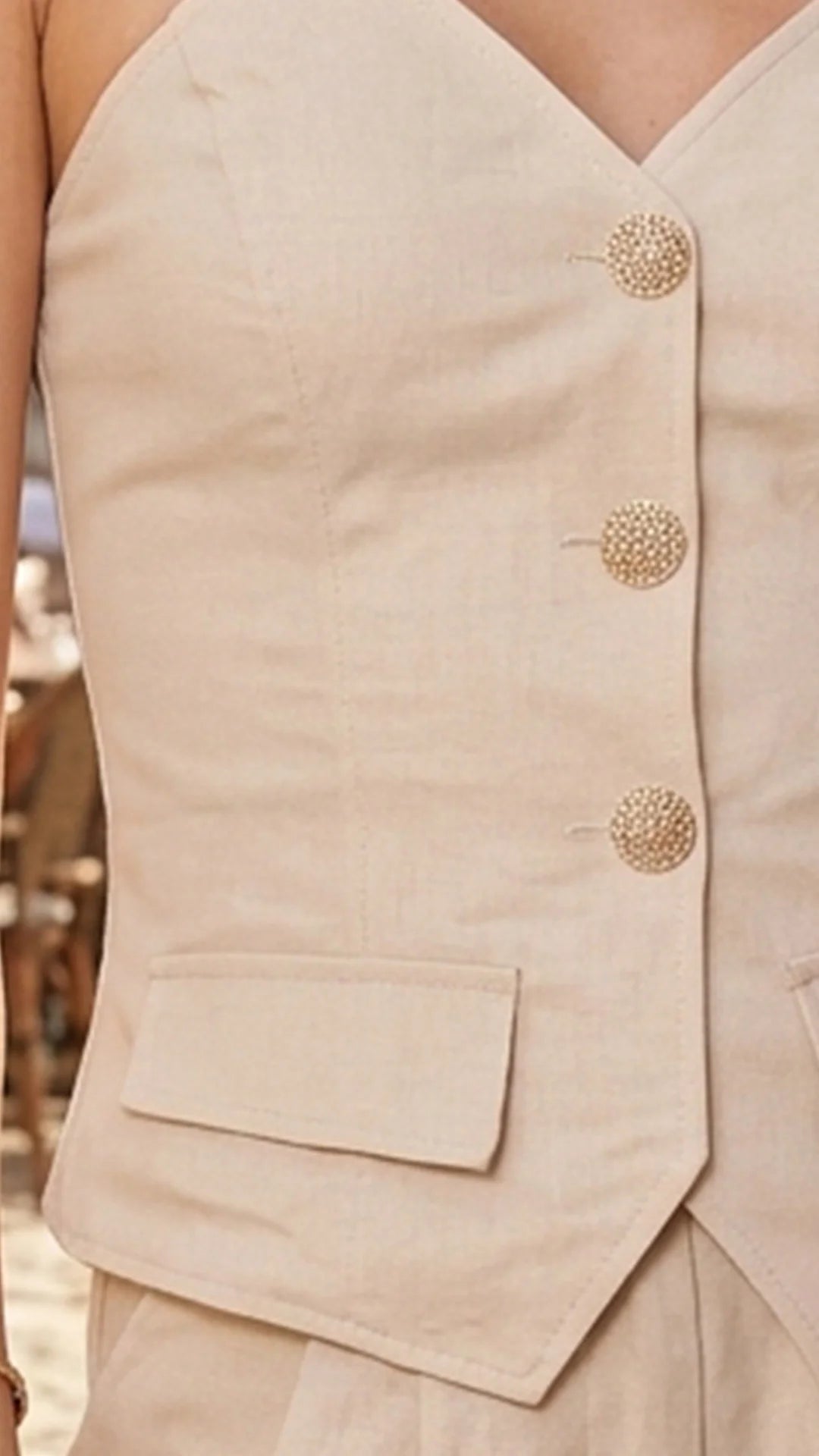 BEIGE - conjunto-blusa-estraple-con-cortes-boton-en-frente-short-con-prenses-beige