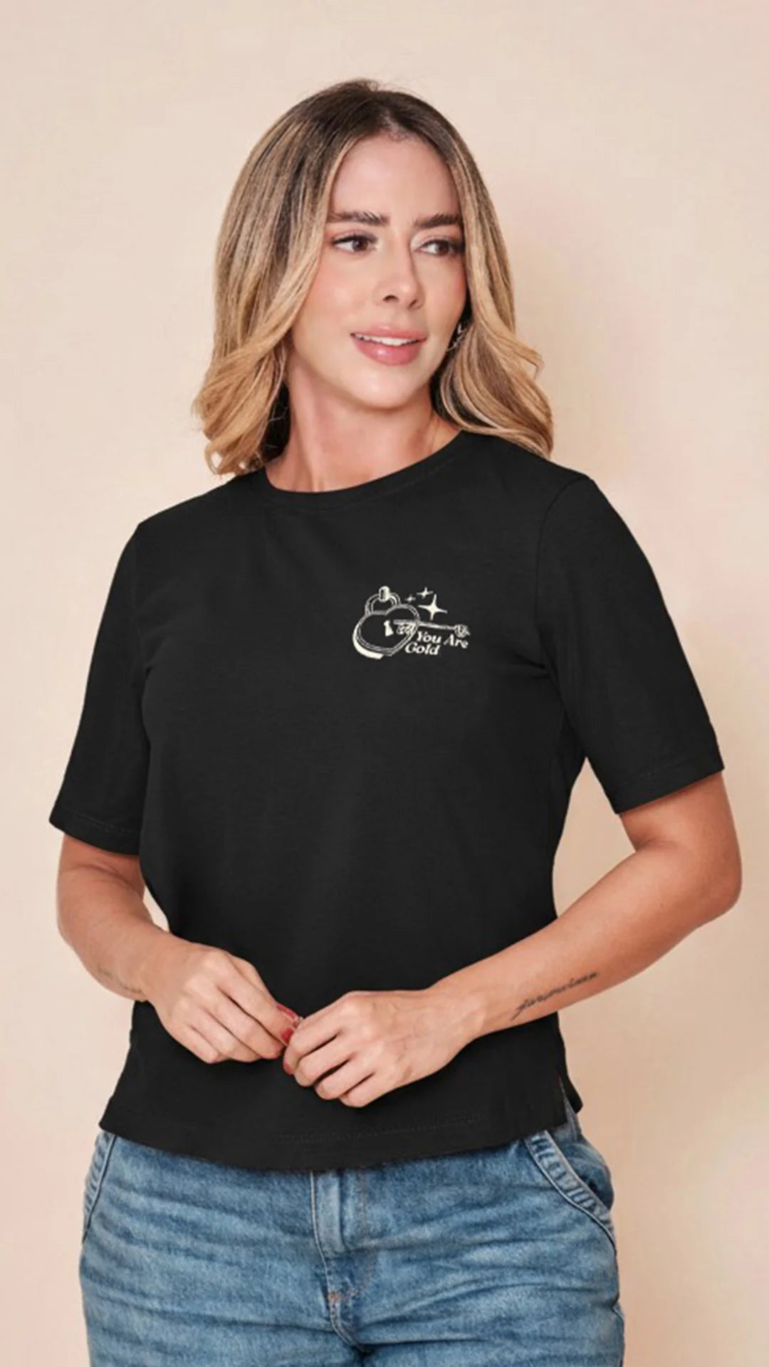 NEGRO - blusa-con-abertura-en-costado-dobladillo-ancho-estampado-sobre-tela-fria-negro