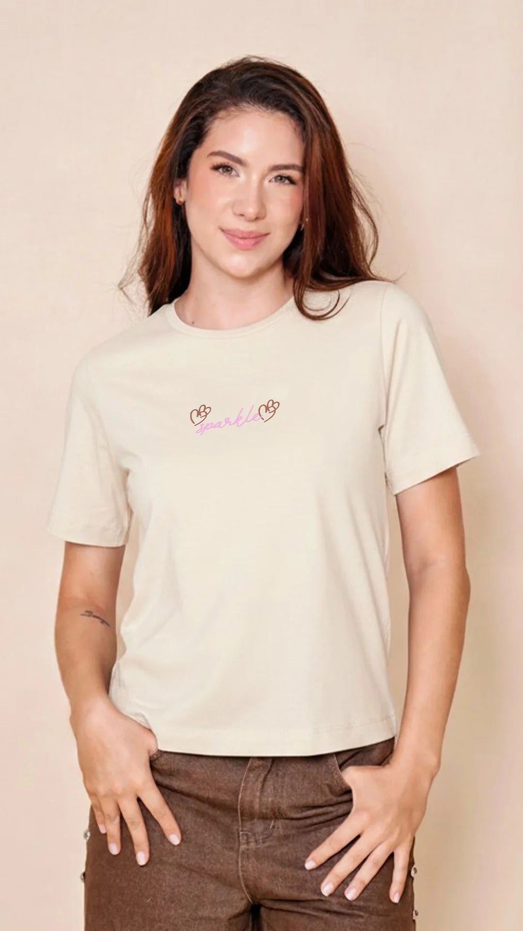 CREMA - blusa-con-abertura-en-costado-dobladillo-ancho-estampado-sobre-tela-fria-crema